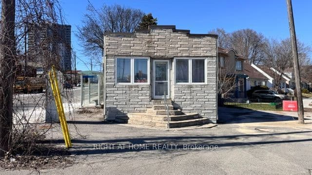 Detached at 104 Danforth Road, Toronto, ON M1L 3W7, Toronto E06