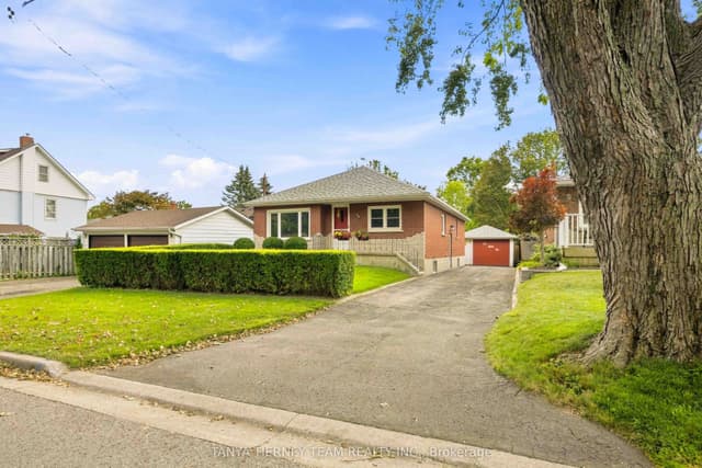 Detached at 285 Muriel Avenue, Oshawa, ON L1J 2W8