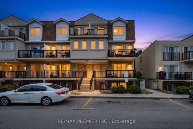 Condo Townhouse at 3041 Finch Avenue W 2072, Toronto, ON M9M 0A4, Toronto W05