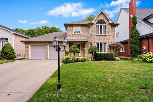 Detached at 98 Debora Drive, Grimsby, ON L3M 4J3