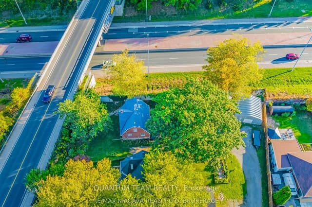 Detached at 5365 Portage Road, Niagara Falls, ON L2E 6B8