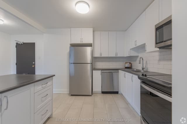 Multiplex at 285 Erb Street W 809, Waterloo, ON N2L 1W4