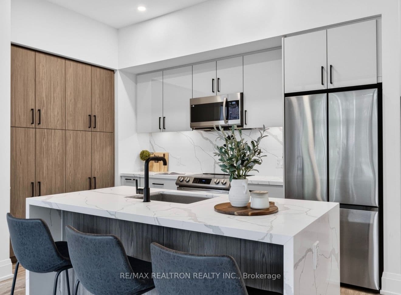 Suite 128 · Floor 1, Unit 128 · 415 SeaRay Ave