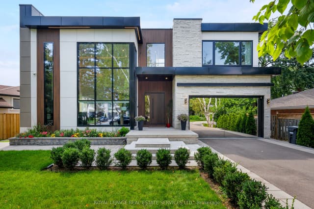 Detached at 564 Stonecliffe Road, Oakville, ON L6L 4N9