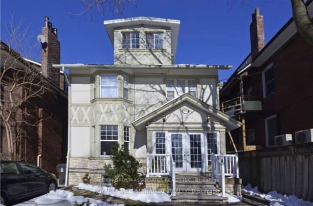 Upper Level at 255 Indian Road 2nd Floor Unit, Toronto, ON M6R 2X3, Toronto W01