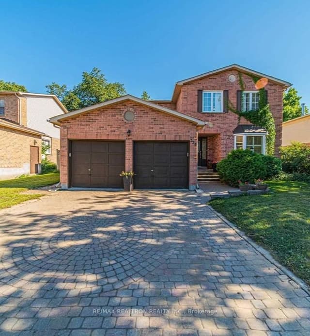 Detached at 328 Salisbury Lane, Newmarket, ON L3Y 8A6