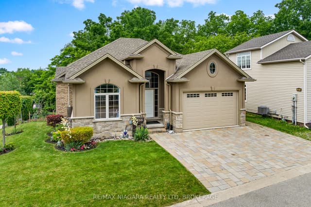 Detached at 255 Lakeshore Road, St. Catharines, ON L2M 1R9