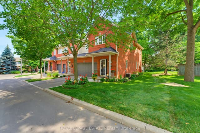 Condo Townhouse at 120 Beddoe Drive 20, Hamilton, ON L8P 4Z4