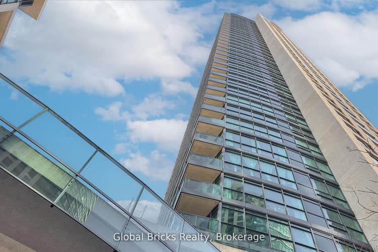 215 Fort York Boulevard
