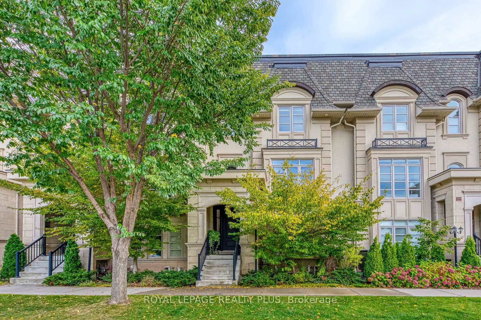 221 Hanover Street in L6K
