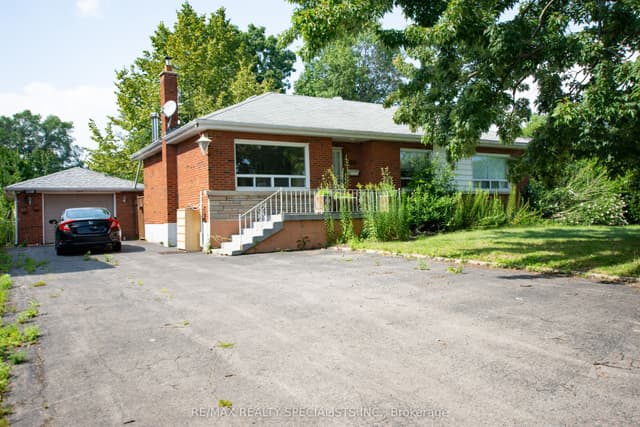 Detached at 1319 Rebecca Street, Oakville, ON L6L 1Z3
