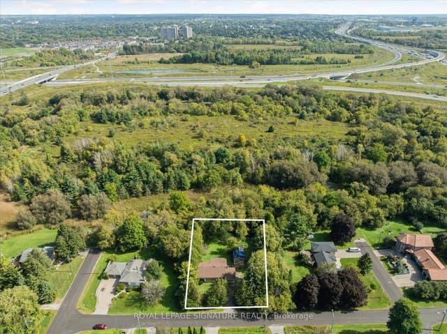 Detached at 45 Queens Road, Whitby, ON L1P 1K4