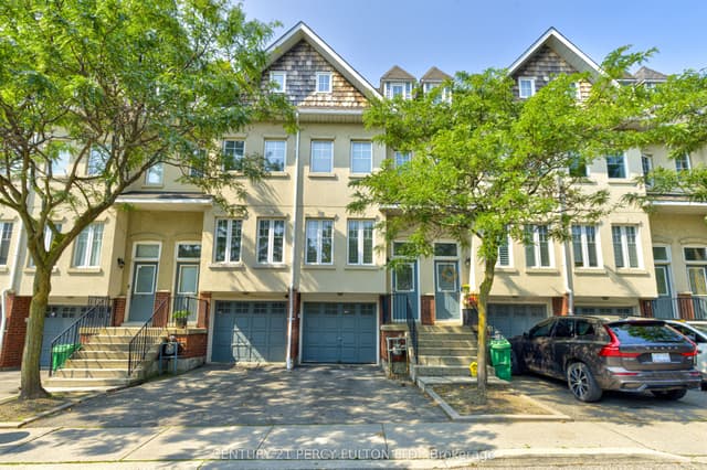Condo Townhouse at 800 Dundas Street W 17, Mississauga, ON L5C 4S8