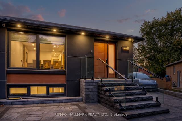 Semi-Detached at 61 Marlin Court, Newmarket, ON L3Y 2W7