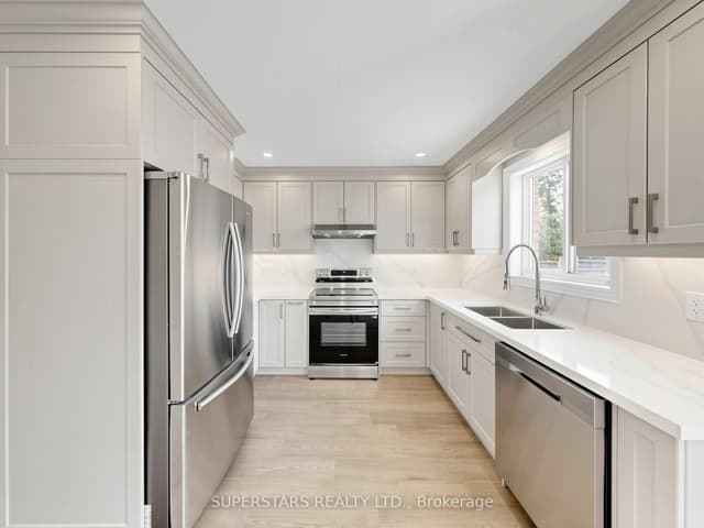 Detached at 75 Ambler Bay, Barrie, ON L4M 7A6