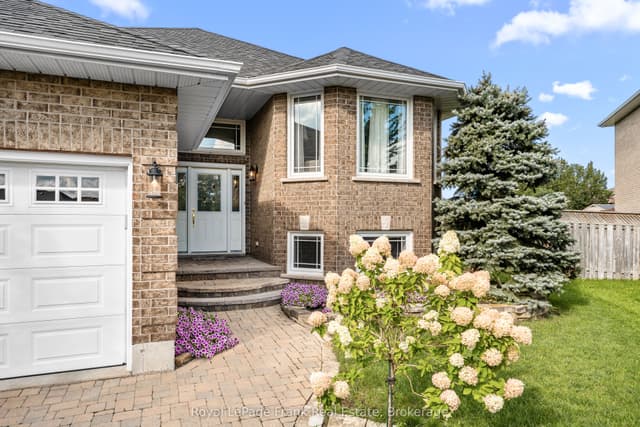 Detached at 18 Matthews Court, Peterborough, ON K9K 2S8