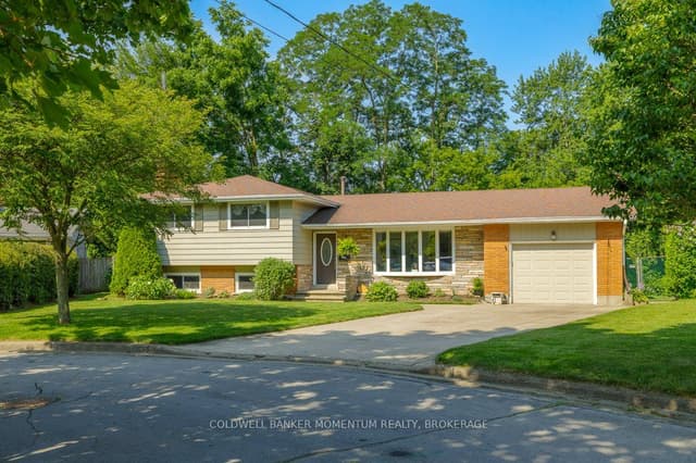 Detached at 9 Heathcote Terrace, St. Catharines, ON L2M 1K7