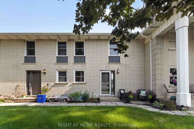 Condo Townhouse at 50 Haddington Street 6, Haldimand, ON N3W 1K8