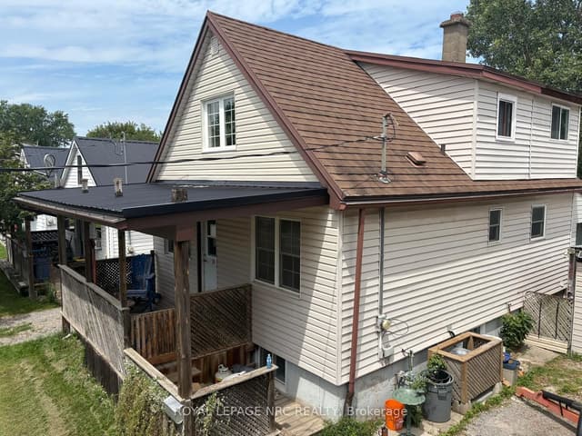 Duplex at 42 Cumming Street, St. Catharines, ON L2S 1H9