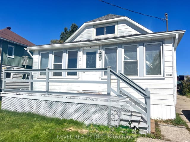 Detached at 224 Main Street, Smooth Rock Falls, ON P0L 2B0