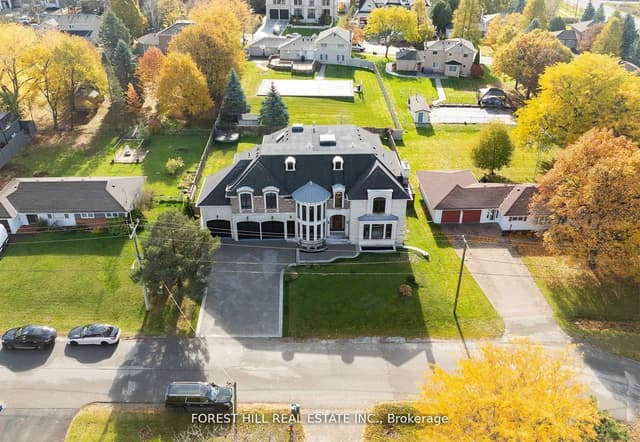 Detached at 39 Patricia Drive E, King, ON L7B 1H5