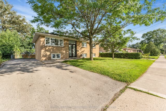 Detached at 586 Pinegrove Road MAIN, Oakville, ON L6K 2C6
