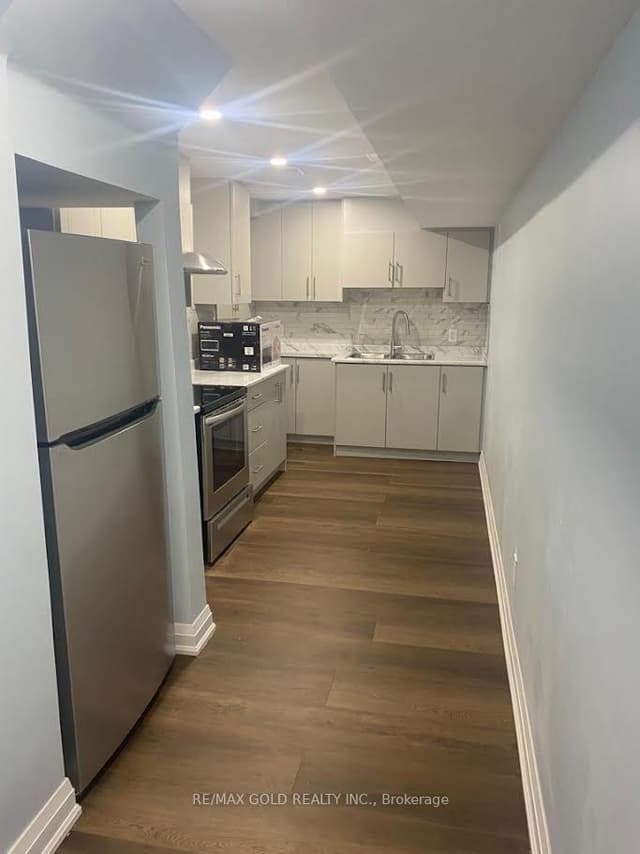 Att/Row/Townhouse at 172 Golden Springs Drive Lower, Brampton, ON L7A 4N4