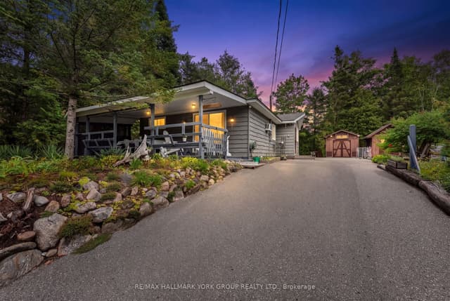 Detached at 1085 River Road E, Wasaga Beach, ON L9Z 2P7