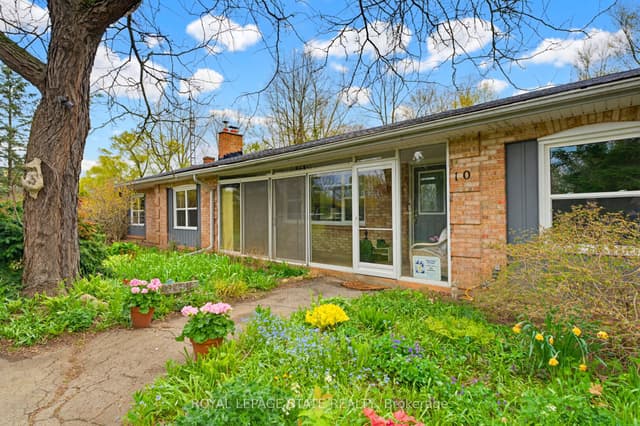 Detached at 10 Huisman Lane, Hamilton, ON L8N 2Z7