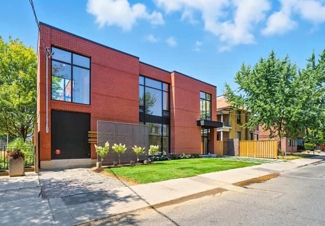 Office at 170 Perth Avenue W 4, Toronto, ON M6P 3X5, Toronto W02