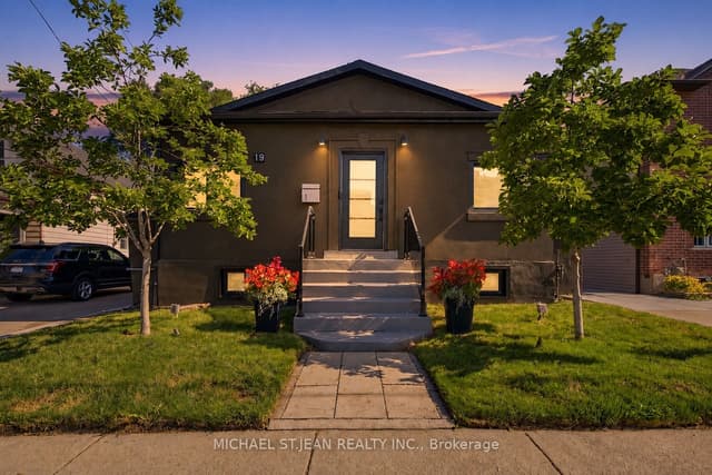 Detached at 19 Grove Street, Hamilton, ON L8N 1P4