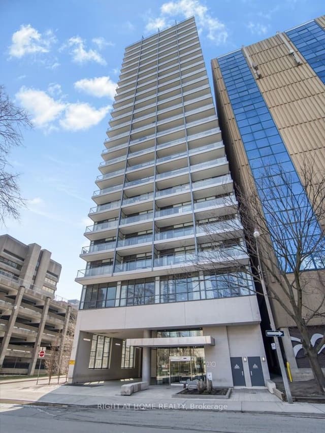 Condo Apartment at 210 Simcoe Street 914, Toronto, ON M5T 0A9, Toronto C01