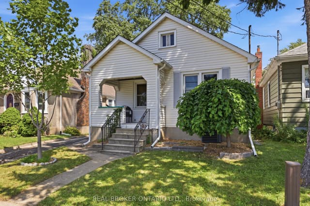 Detached at 218 LAKE Street, St. Catharines, ON L2R 5Z2