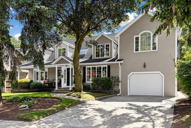 Detached at 1304 Devon Road, Oakville, ON L6J 2L8