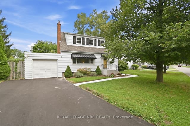 Detached at 17 Winston Road, St. Catharines, ON L2M 4R1