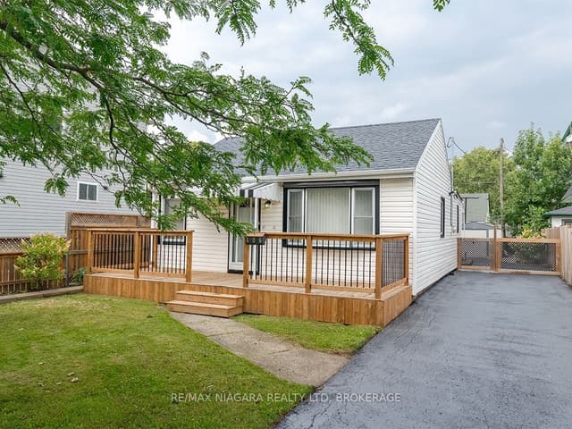Detached at 406 Dieppe Street, Welland, ON L3B 4V4