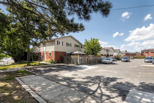 Condo Townhouse at 18 San Vito Way 18, Toronto, ON M3L 2G8, Toronto W05