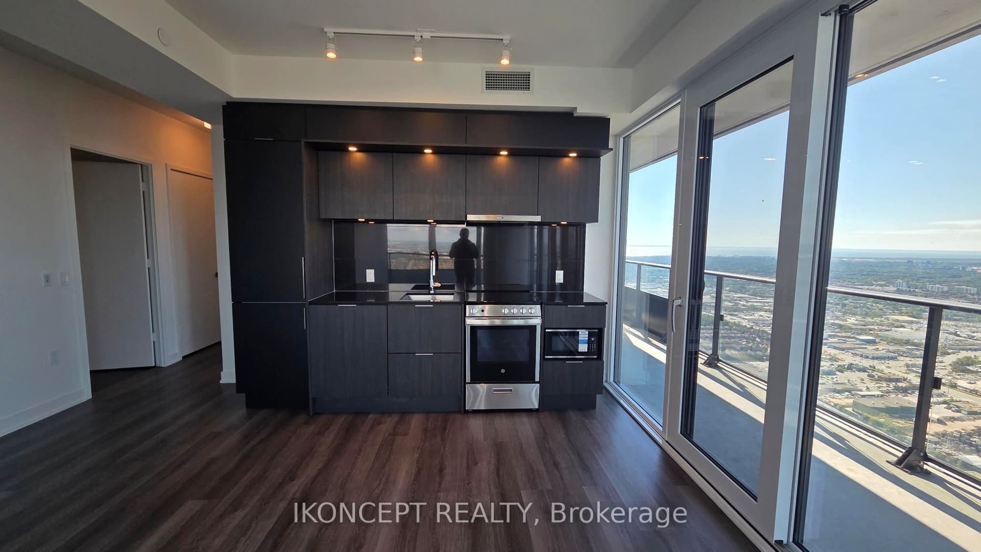 Suite 6302 · Floor 63, Unit 6302 · 448 Burnhamthorpe Rd