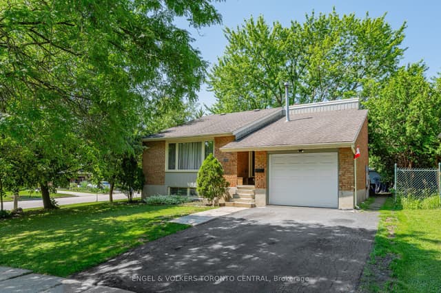 Duplex at 31 Mulberry Lane, Waterloo, ON N2L 5L4