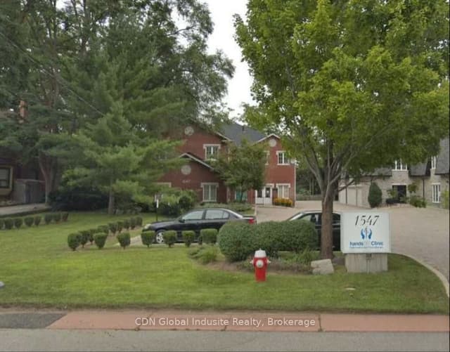 Office at 1547 Hurontario Street, Mississauga, ON L5G 3H7