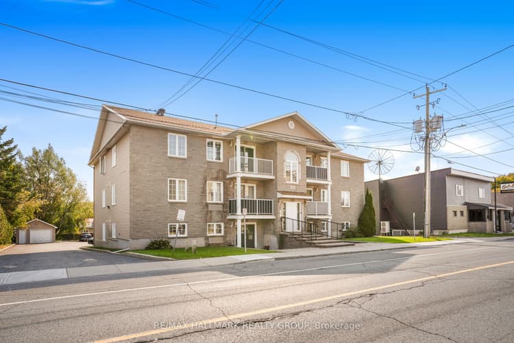 1005 LAURIER Street