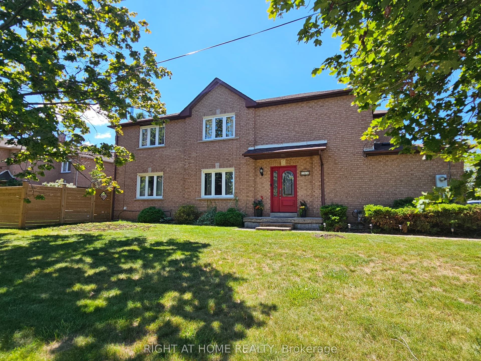 710 Ashprior Avenue in L5R