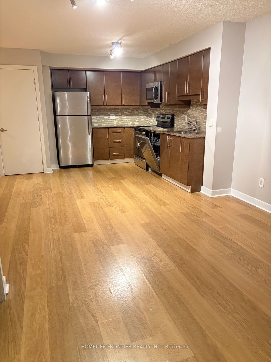 Suite 707 · Floor 7, Unit 707 · 33 Bay St