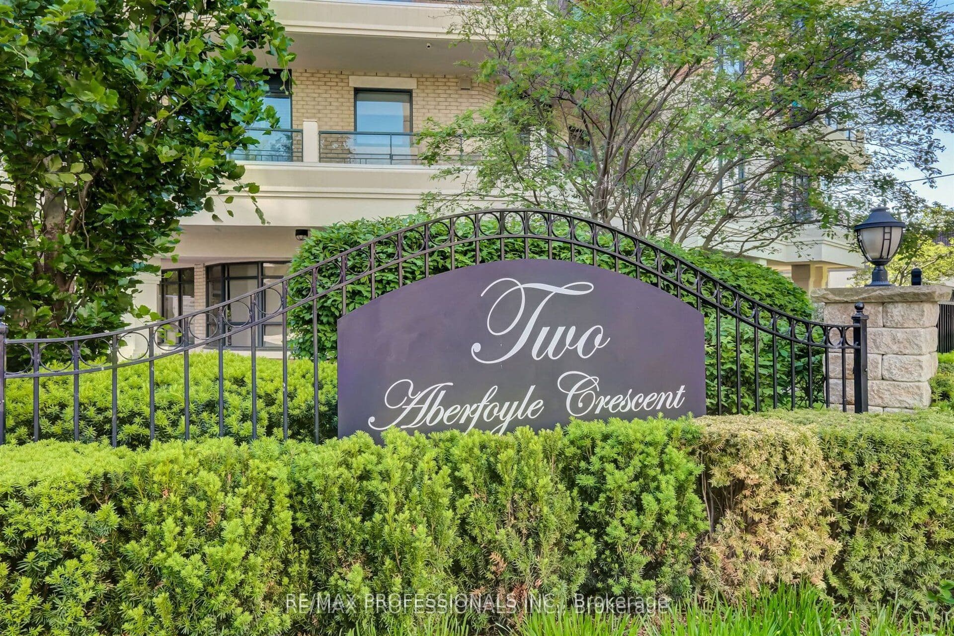 Suite 901 · Floor 9, Unit 901 · 2 Aberfoyle Cres N
