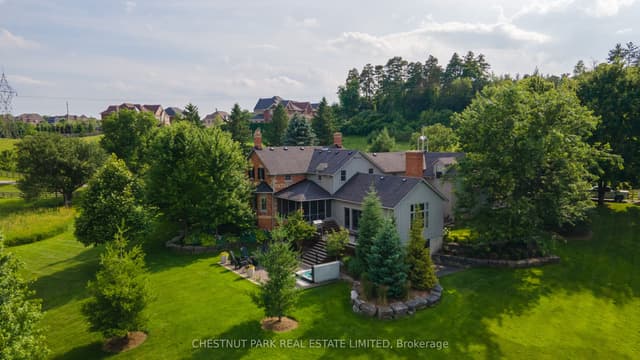 Detached at 908 Vandorf Side Road, Aurora, ON L4G 0N7