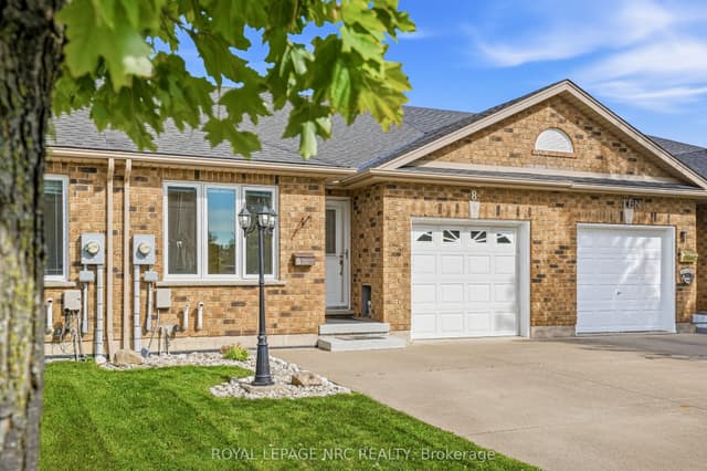 Att/Row/Townhouse at 8 Bluegrass Crescent, St. Catharines, ON L2P 0A7