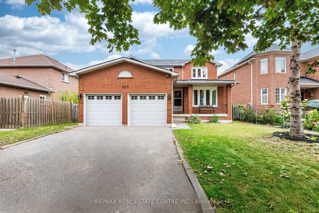 Detached at 829 Stargazer Drive, Mississauga, ON L5V 1C5