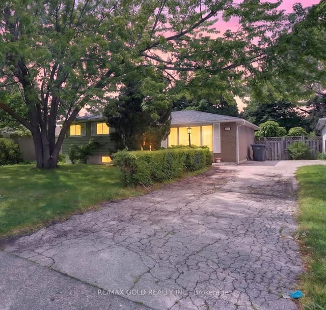 Detached at 129 Folkstone Crescent, Brampton, ON L6T 3M6