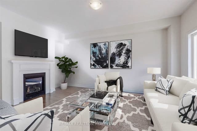 Detached at 376 Danny Wheeler Boulevard, Georgina, ON L4P 1J5