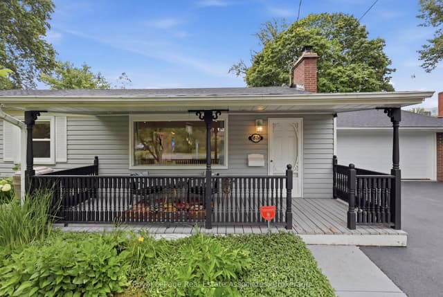 Detached at 1924 Balsam Avenue, Mississauga, ON L5J 1L2